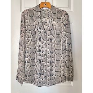 LAST CALL BEFORE DONATION Express V-neck Portofino Shirt